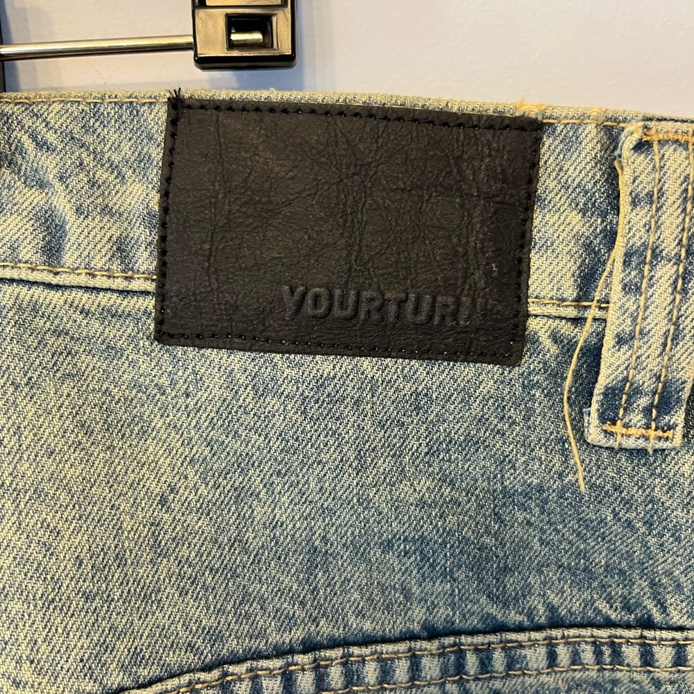 Brand: Your turn. Relaxed Fit Women's Jeans in Light Blue Wash - Picture 4 of 4